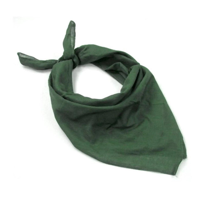 Zielona bandana na białym tle
