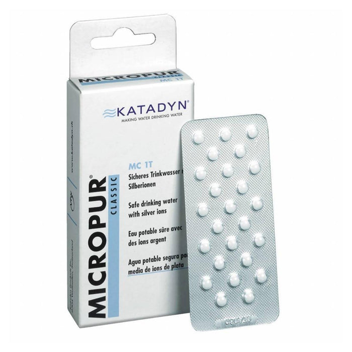 Tabletki do oczyszczania wody Katadyn Micropur Classic MC 1T w opakowaniu typu blister, bezpieczna woda pitna z jonami srebra.