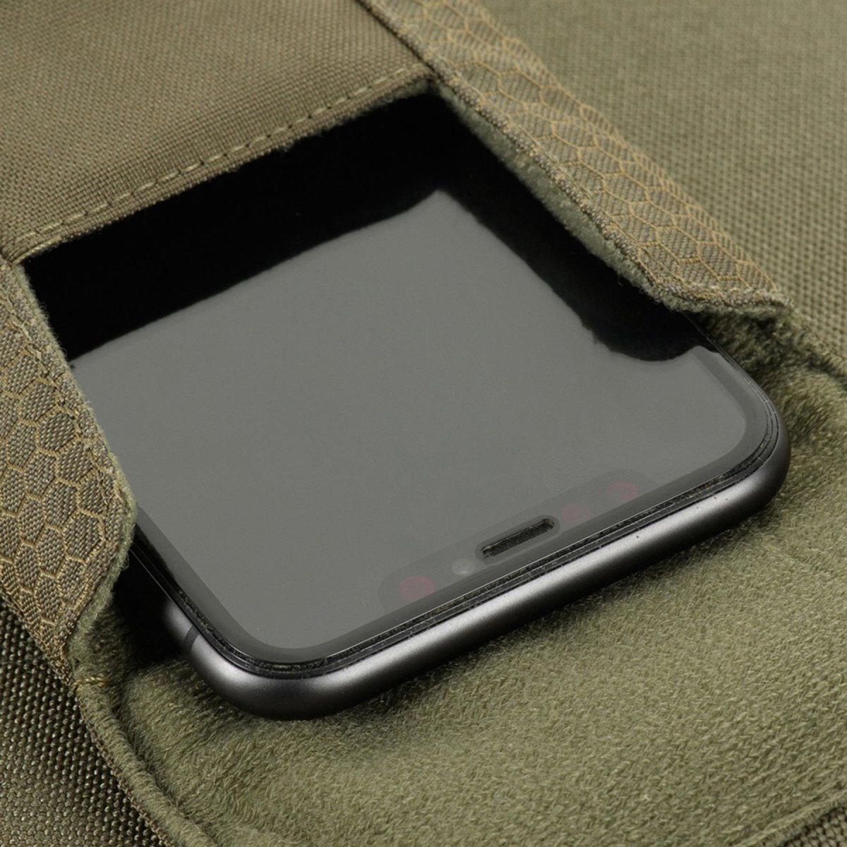 Etui na smartfon M-TAC Elite Medium Hex 1000D Cordurda z klamrą magnetyczną w kolorze oliwkowym
