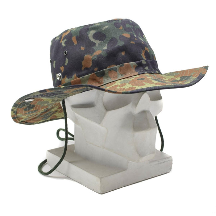 MFH Wojskowy kapelusz typu Bush w kamuflażu flecktarn z szerokim rondem i paskiem pod brodą, do użytku na zewnątrz i latem.