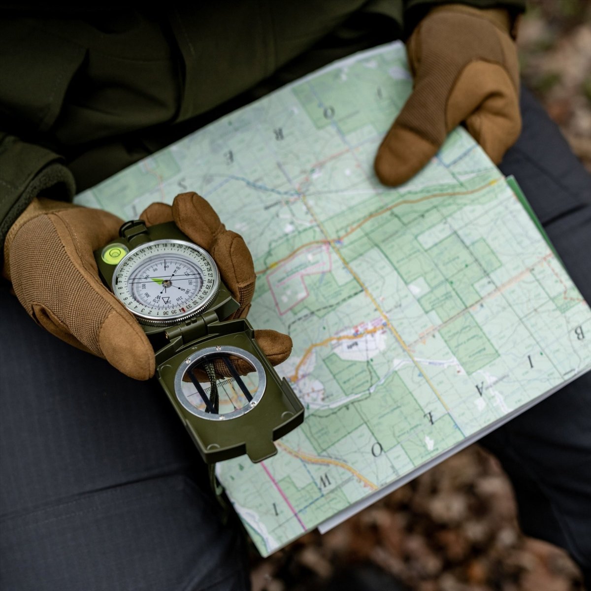 Mil-Tec Army Compass Metal Casting Wislaint obejmował nawigację oliwkową