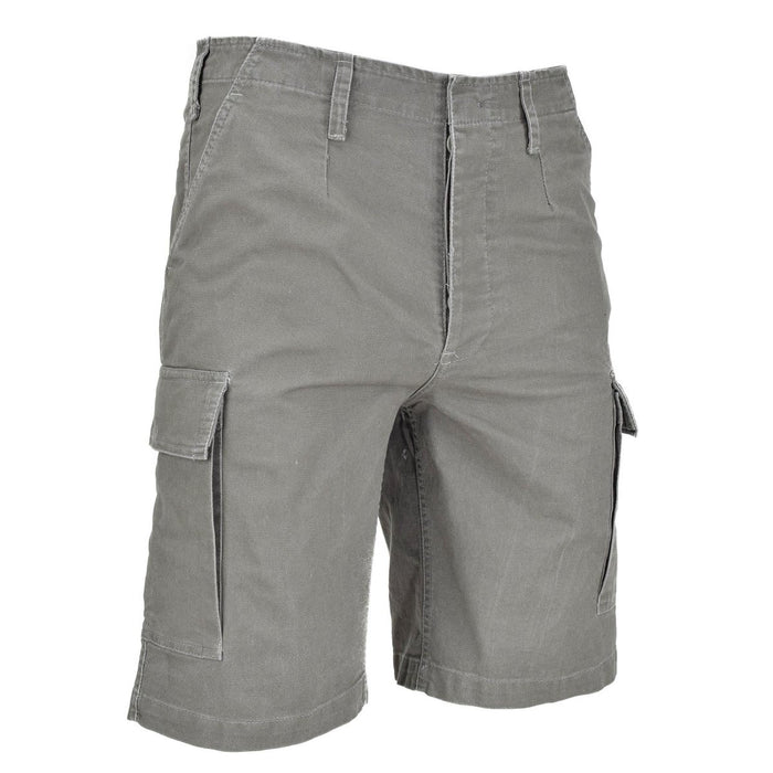 Bermudy Mil-Tec w stylu armii niemieckiej, w kolorze oliwkowym, wstępnie spranym typu moleskin, z kieszeniami cargo, lekkie i wytrzymałe.
