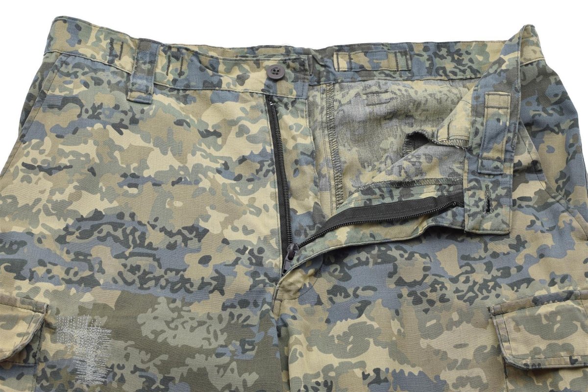 Oryginalne austriackie spodnie wojskowe cargo wzmocnione na kolanach Tarnanzug Camo