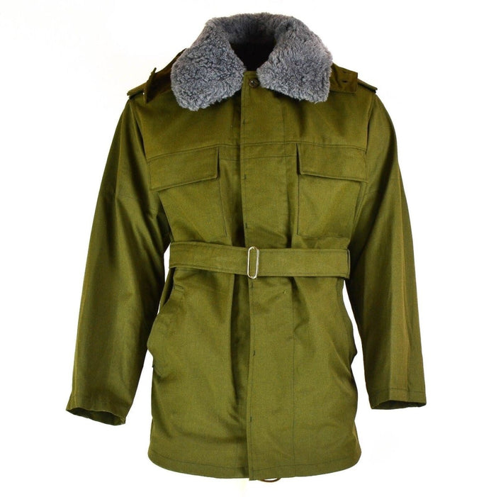 Vintage kurtka zimowa typu parka M85 armii czeskiej w kolorze oliwkowym z odpinanym kołnierzem i paskiem ze sztucznego futra, trwały wojskowy design.