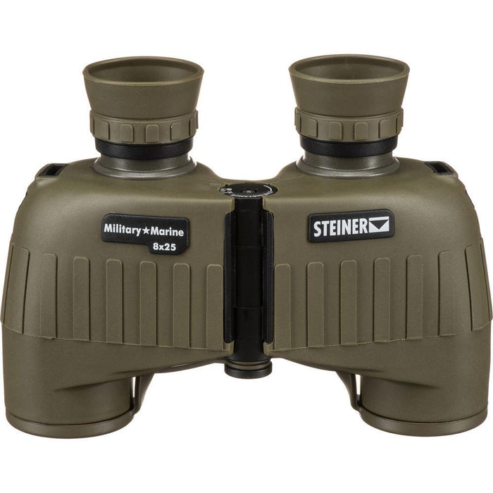 Wytrzymała lornetka Steiner Military Marine 8x25 w kolorze oliwkowym z funkcją automatycznego ustawiania ostrości, przeznaczona do użytku na zewnątrz i w morzu.
